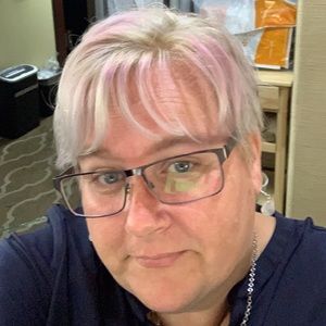 Meet your Posher, Debora